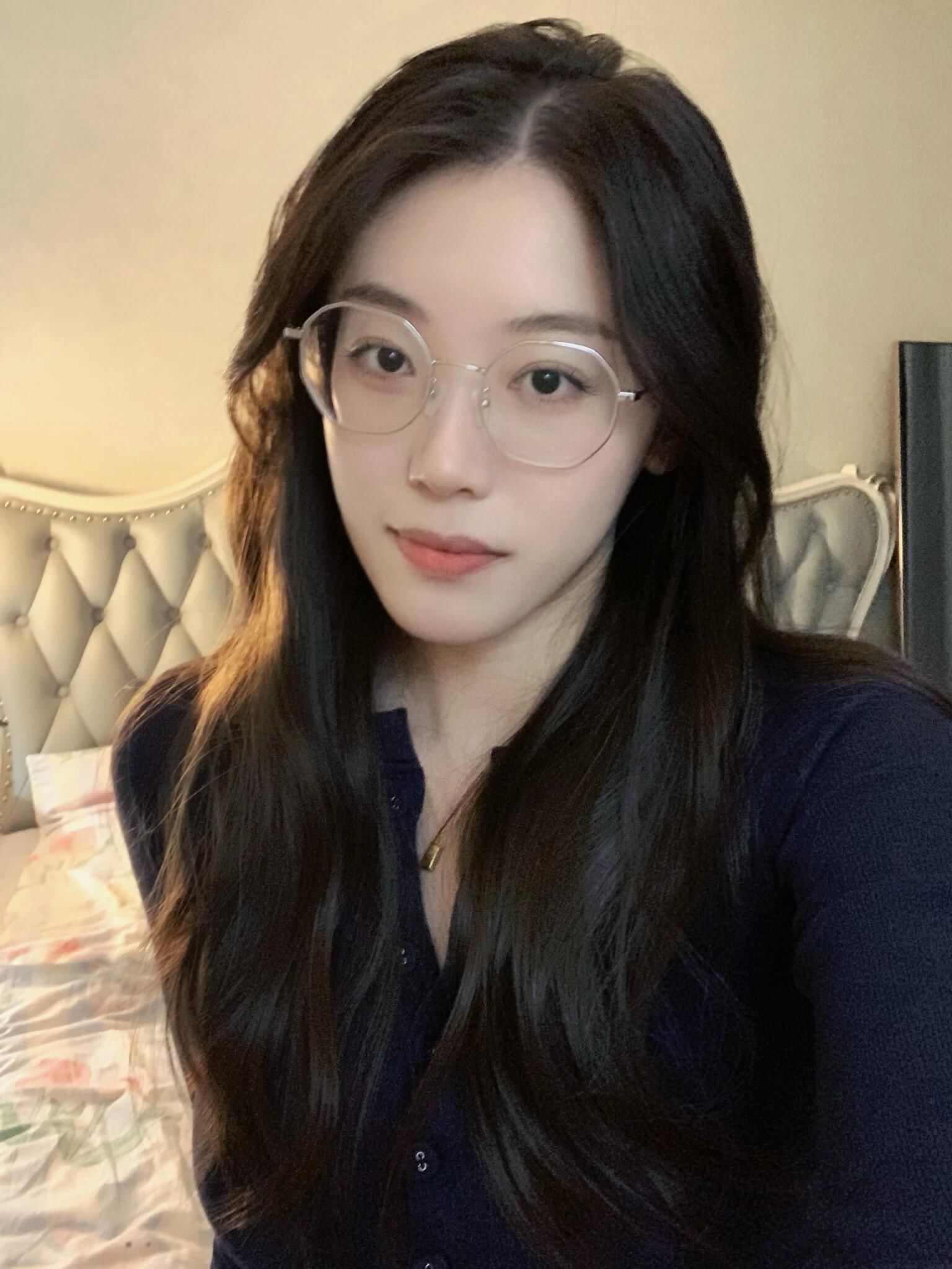 今天是戴眼镜的温柔姐姐