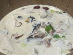 -滇香肴·云南菜蒸汽石锅鱼(云南北路店)
