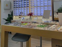 -天空之镜眼镜店蔡司依视路配镜授权零售店(望京颐堤港店)