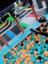 -蹦贝运动中心·蹦床·攀岩·闯关(龙岗店)