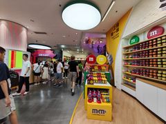 -m豆巧克力世界(上海世茂广场店)