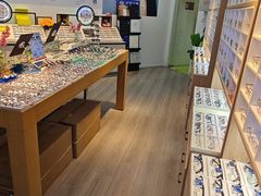 -天空之镜眼镜店蔡司依视路配镜授权零售店(望京颐堤港店)