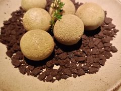 翡翠爆榴莲汤圆-虫二酒肆(美罗城店)