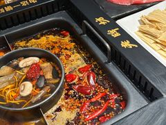 -老牌坊云南鱼豆花火锅(哈西万达店)