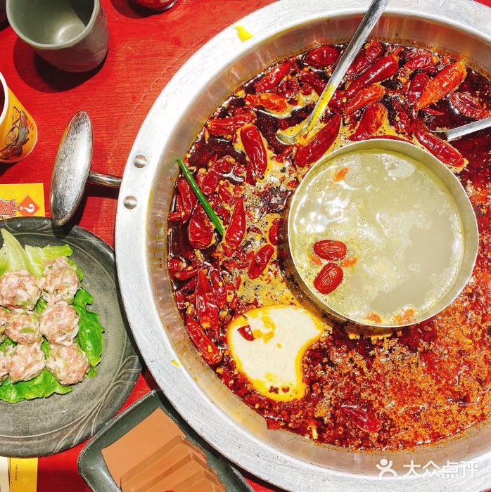 谭鸭血老火锅·匠心(环球港旗舰店)蹄花汤鸳鸯锅底图片