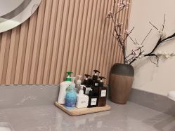 -宥莉·ULLY 痘敏肌•科技皮肤管理中心