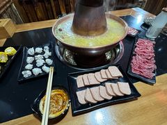 -果松木炭酸菜铜火锅·外婆参鸡汤