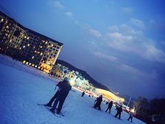 -亚布力新体委滑雪场