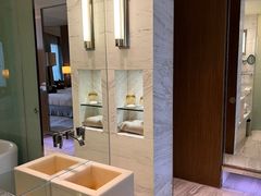 -上海滴水湖皇冠假日酒店
