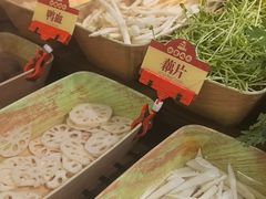 -四囍码头海鲜烧烤自助火锅(外滩南京东路悦荟广场店)