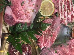 -山川小町·极番烧肉(新地假日广场店)