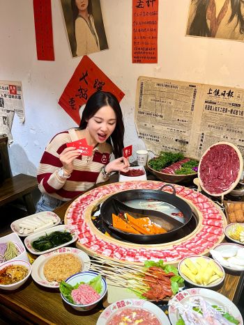 能看变脸做美甲的火锅店
