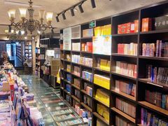 -钟书阁(松江泰晤士小镇店)