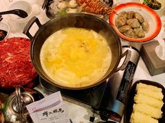 -鲜入围煮花胶鸡海鲜火锅