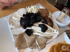 菌类拼盘-焯牛潮汕牛肉火锅(云峰街创始店)