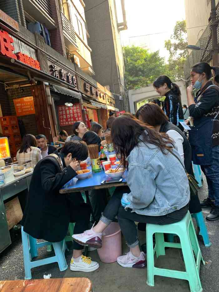 高胖妹小面(两路口总店)-"胖妹面庄应该是很多人推荐的一家面馆了,以.