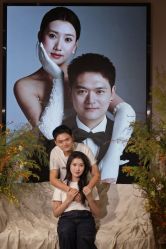 -乐派诗婚纱摄影