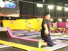 -嘿哟动霸CHUA·新潮玩运动娱乐中心·蹦床滑冰团建乐园