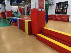 -悦动体能篮球羽毛球网球(三里河店)