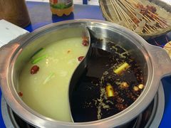 鸳鸯锅底-马路边边·成都串串(翠柏路店)