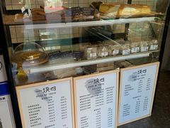 面包甜点陈列柜-一块甜品店