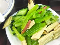 -牛一嘴·兰州牛肉面·大盘鸡(财富中心店)