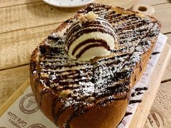 蜂蜜面包＋冰淇淋-Cafe Alice咖啡爱丽丝(奥城店)
