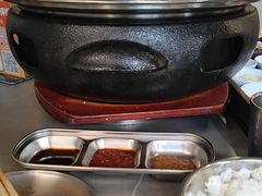 -围炉肉舍•炭烤活鳗•丹东海鲜烤肉(步行街店)