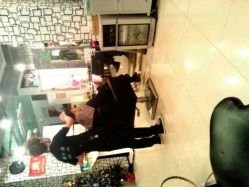 小强在洗头-FUTURE HN男士发型风格设计