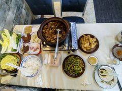 -猪三哥肥肠鸡川菜小炒