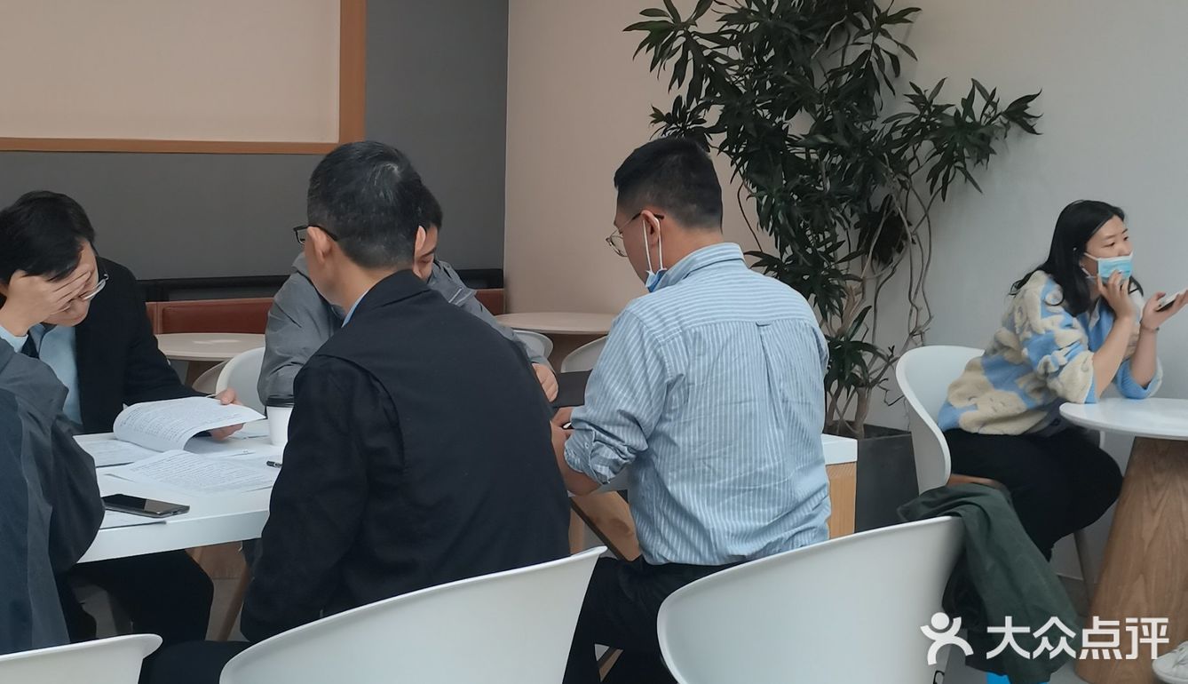 难道商场的保鲜期只有半年？