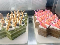 -亚洲国际大酒店·云顶阁旋转自助餐厅