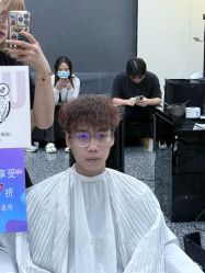 -藤野造型专业烫染接发