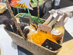 菌菇六宫格-山缓缓火锅(苏州仁恒仓街店)