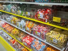 -咻啵翔翔零食基地(万达广场店)