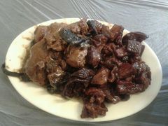 红烧肉 小鸡蘑菇-尹记餐馆(花园店)