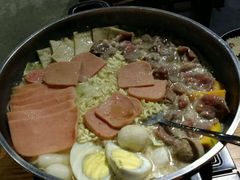 部队牛肉-辛明堂洞韩式芝士年糕火锅(万达店)