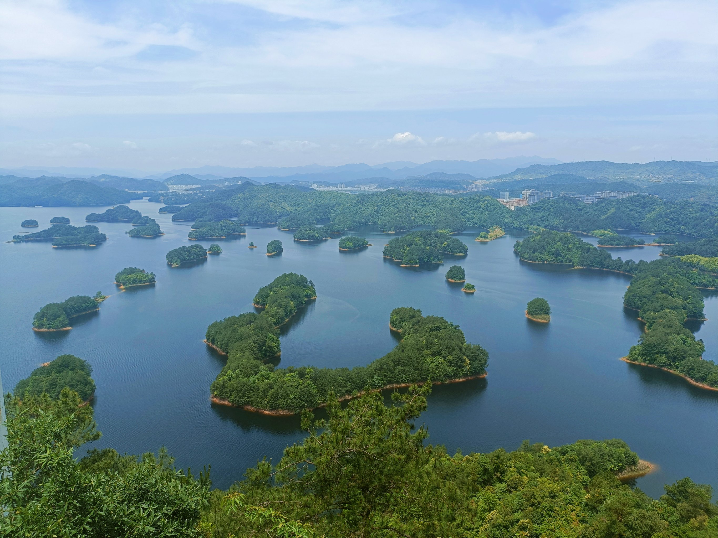 高州湖光山色图片