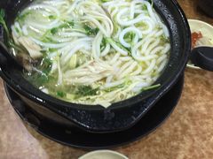 -丽虹云南过桥米线(兴工街店)