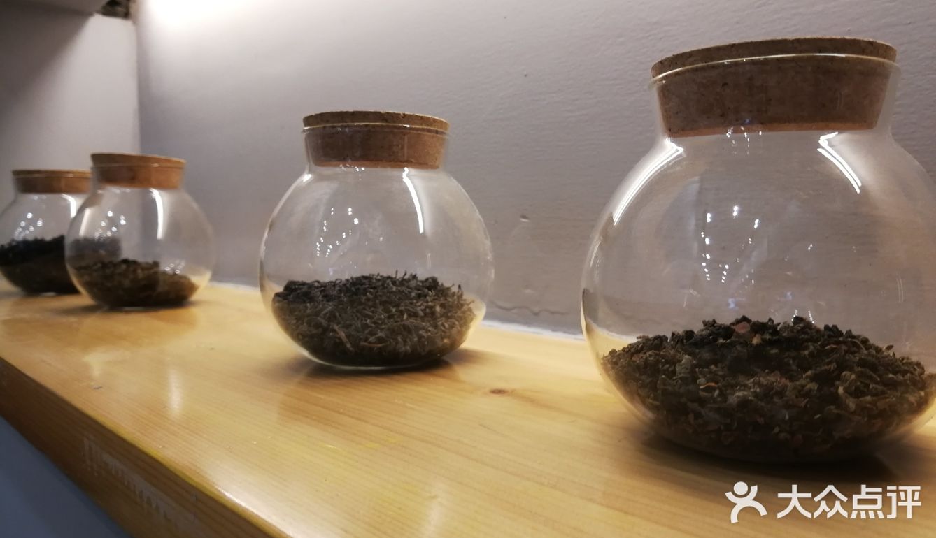 在西湖那里看见阿姨奶茶，一搜点评爸爸默认给我显示的上