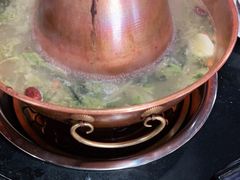 -果松木炭酸菜铜火锅·外婆参鸡汤