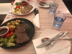 -必胜客(东大桥店)