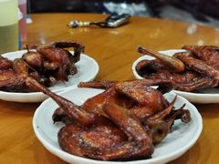 红烧乳鸽-煲煲掂风味煲仔饭餐厅(西区店)