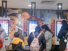 等位区-麦当劳(东直门外大街店)