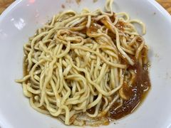 -松树干拌面店
