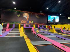 -嘿哟动霸CHUA·新潮玩运动娱乐中心·蹦床滑冰团建乐园