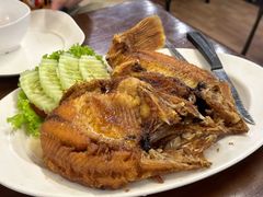 -J Daeng Seafood