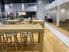-杭州中沃沃尔沃4S店(滨江区店)