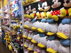 -名创优品(北京新中关购物中心地铁层店)