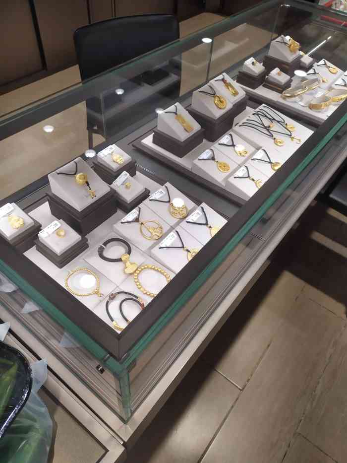 周生生chow sang sang(欧亚店)-"周生生的专柜,就在欧亚商都一楼.